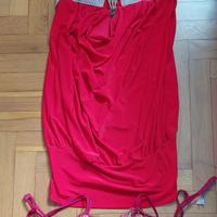 Maglia rossa e reggiseno Infiore