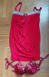 Maglia rossa e reggiseno Infiore