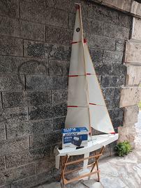 barca a vela radiocomandata 