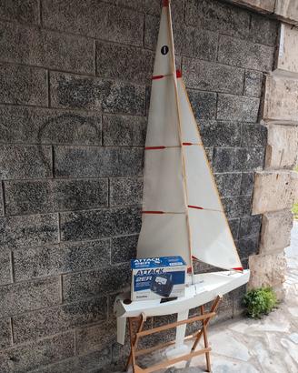 barca a vela radiocomandata 