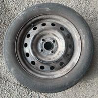 Gomme pneumatici estivi con cerchioni