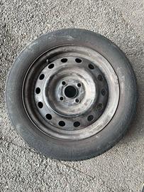 Gomme pneumatici estivi con cerchioni