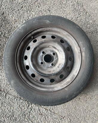 Gomme pneumatici estivi con cerchioni