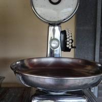 bilancia  e macinino caffe da negozio