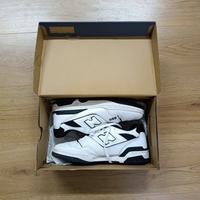 New Balance 550 bianche e nere