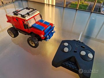 Piccola macchina tipo Lego con radiocomando