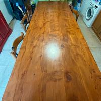 tavolo in legno massiccio di pino