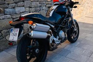 Ducati monster S2R