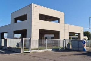 Immobile di 666 m² con 1 locale a Melzo