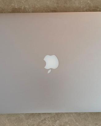 MacBook Pro 15 Retina i7 8GB 256GB SSD – A1398