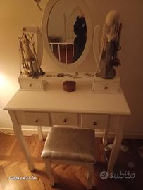 console bianca con sgabello bianca