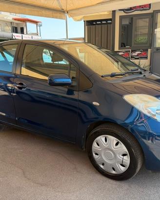 Toyota Yaris 1.0 5 porte Luxury pack