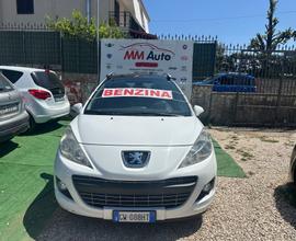Peugeot 207 1.4 benzina 2011 tetto panoramico