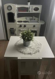 Cucinetta bambina+Tavolino con sedie
