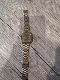orologio Casio colore oro