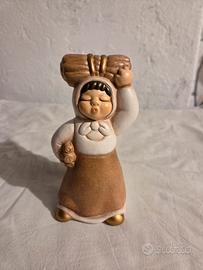 Donna con fascio legna presepe thun giubileo