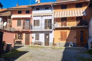 Immobile in asta di 172 m² con 5 locali e box auto