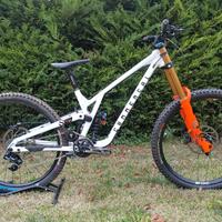 Commencal Supreme DH V5