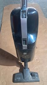 aspirapolvere  miele  perfettamente funzionante 
