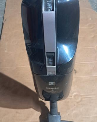 aspirapolvere  miele  perfettamente funzionante 