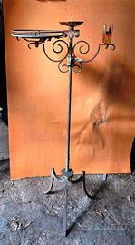 Antico portacandele votivo in ferro battuto