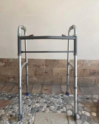 Deambulatore a carrello due ruote