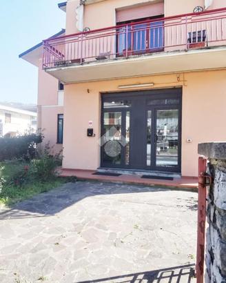 NEGOZIO A SERRAVALLE PISTOIESE