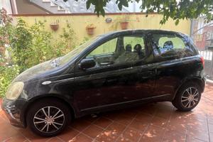 Toyota yaris 2004