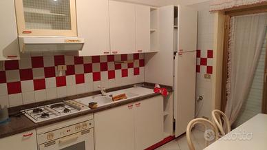 cucina componibile con top in granito brasiliano