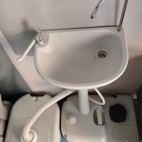  Lavandino con serbatoio 