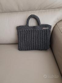 Borsetta realizzata a mano