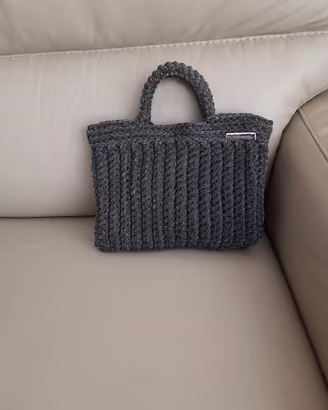 Borsetta realizzata a mano