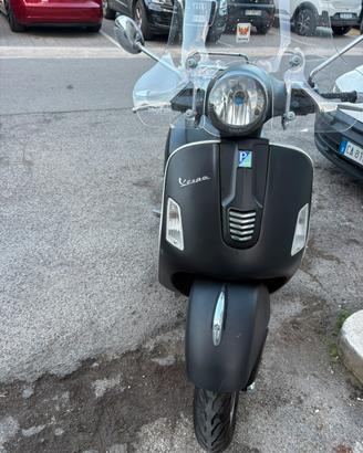 Piaggio Vespa GTS 300