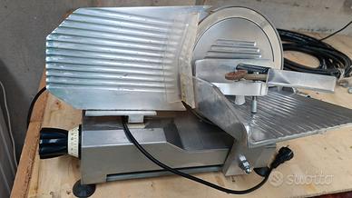 Affettatrice dpe modello 220
