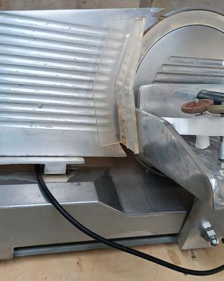Affettatrice dpe modello 220