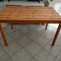 Tavolo in legno Ikea 