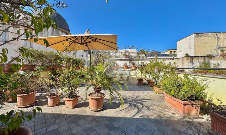 MULTILOCALE A NAPOLI