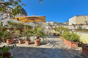 MULTILOCALE A NAPOLI