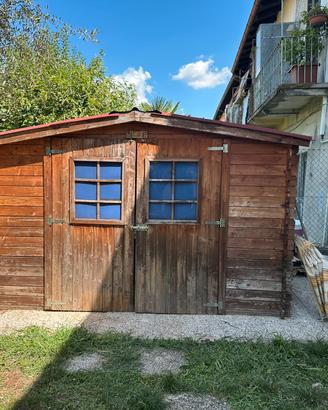 Casetta in legno da giardino + mobili interno