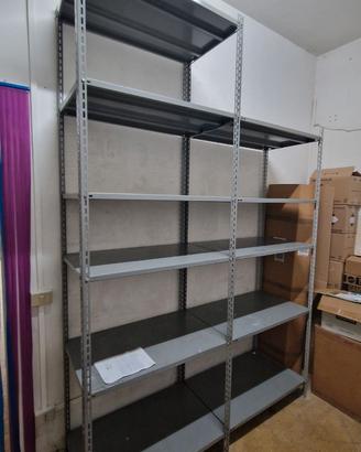 Scaffalatura in ferro