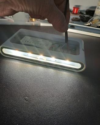 plafoniera da parete a led bianca