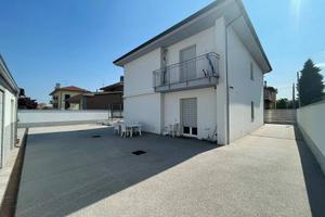 Villa di 276 m² con più di 5 locali e box auto dop
