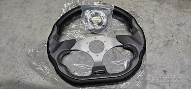 volante  momo da 32cm . completo di clacson