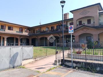 NEGOZIO A MACLODIO