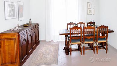 CREDENZA CON TAVOLO E SEI SEDIE IN NOCE NAZIONALE