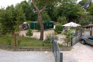 Terreno agricolo con costruzione in muratura e poz