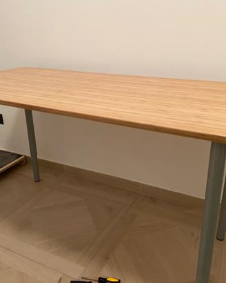 Tavolo Ikea con 4 gambe regolabili