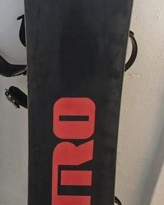 Tavola snowboard, scarponi e borsa