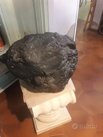 ENORME PIETRA IN OSSIDIANA CON SUPPORTO IN GESSO