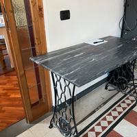 Tavolo antico con marmo